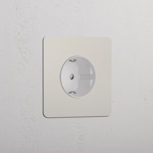 Kew Gniazdo Schuko typu F w pojedynczej ramce – Polerowany nikiel, Biały