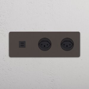 Grove Gniazdo USB-C 30W i szwajcarskie typu J x 2 w potrójnej ramce – Brąz, Czarny
