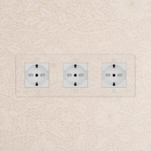 Kew Gniazdo Schuko/Bipasso x 3 w potrójnej ramce – Przezroczysty, Biały