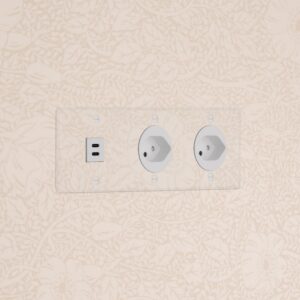 Kew Gniazdo USB-C 30W i szwajcarskie typu J x 2 w potrójnej ramce – Przezroczysty, Biały