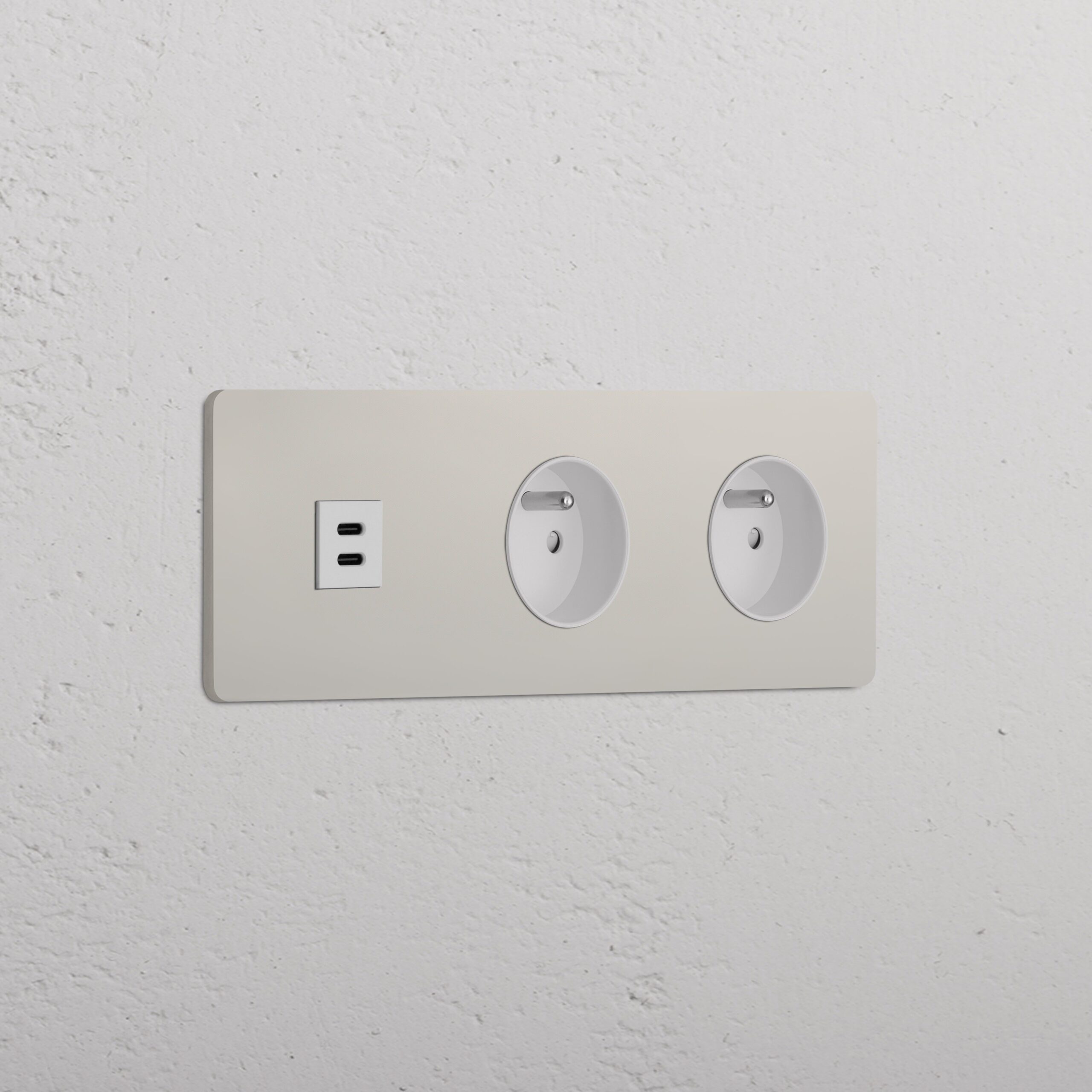 Grove Gniazdo USB-C 30 W i francusko/belgijskie typu E x 2 w potrójnej ramce – Polerowany nikiel, Biały