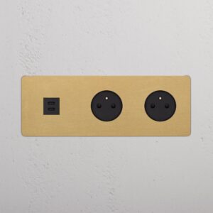 Kew Gniazdo USB-C 30 W i francusko/belgijskie typu E x 2 w potrójnej ramce – Antyczny mosiądz, Czarny