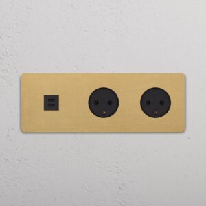 Grove Gniazdo USB-C 30 W i duńskie typu K x 2 w potrójnej ramce – Antyczny mosiądz, Czarny