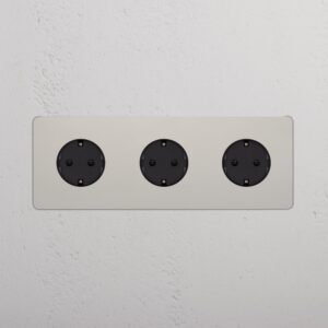 Kew Gniazdo Schuko typu F x 3 w potrójnej ramce – Polerowany nikiel, Czarny