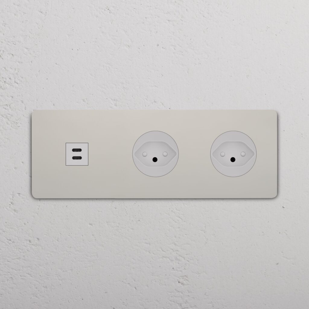 Grove Gniazdo USB-C 30W i szwajcarskie typu J x 2 w potrójnej ramce – Polerowany nikiel, Biały