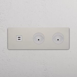 Grove Gniazdo USB-C 30W i szwajcarskie typu J x 2 w potrójnej ramce – Polerowany nikiel, Biały