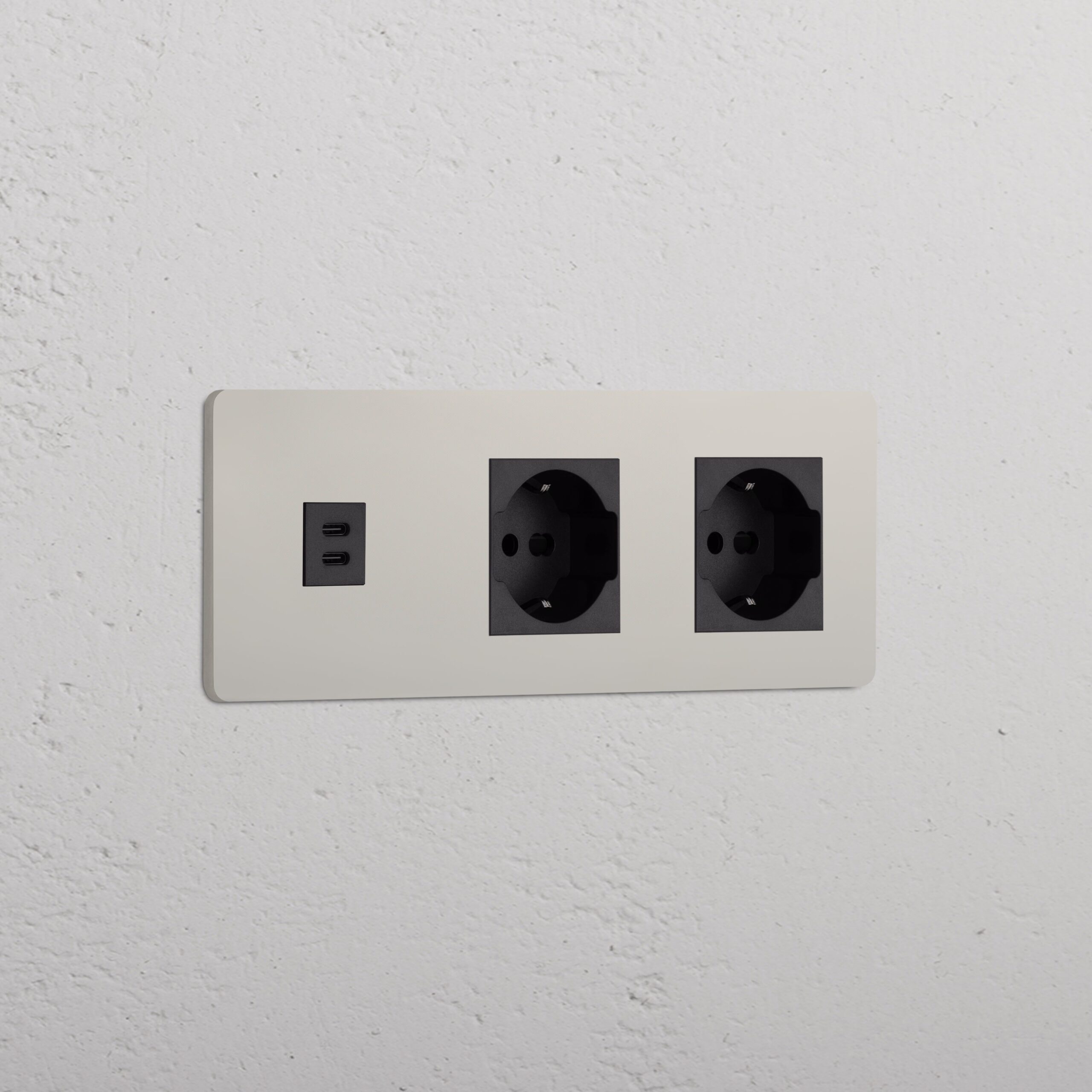 Grove Gniazdo USB-C 30 W i Schuko/Bipasso x 2 w potrójnej ramce – Polerowany nikiel, Czarny