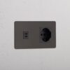 Kew Gniazdo USB-C 30 W i Schuko/Bipasso w podwójnej ramce – Brąz, Czarny