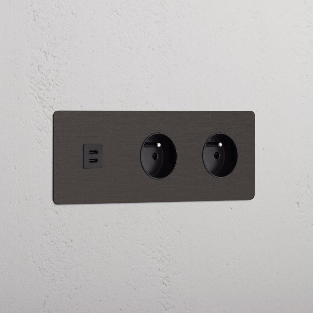 Kew Gniazdo USB-C 30 W i francusko/belgijskie typu E x 2 w potrójnej ramce – Brąz, Czarny