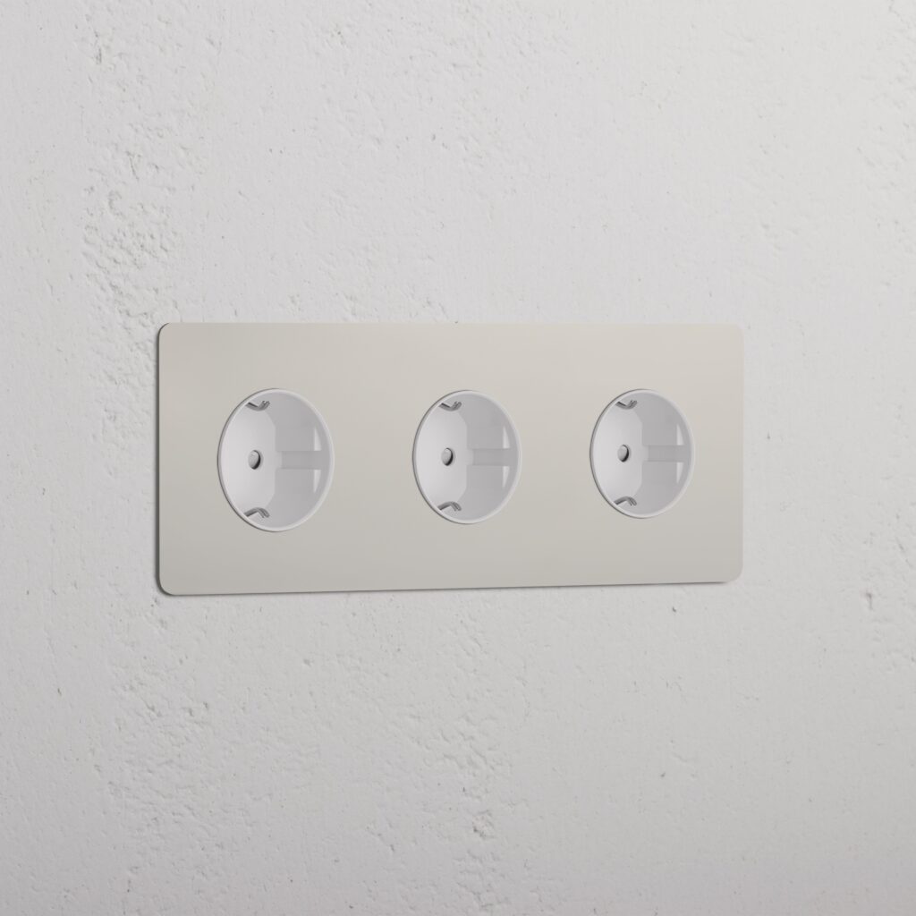 Kew Gniazdo Schuko typu F x 3 w potrójnej ramce – Polerowany nikiel, Biały