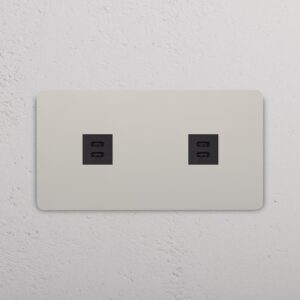 Grove Gniazdo USB-C 30 W x 2 w podwójnej ramce – Polerowany nikiel, Czarny