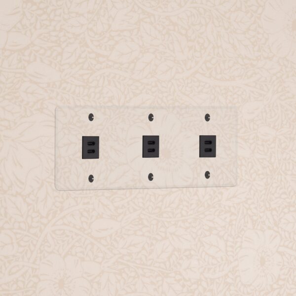 Kew Gniazdo USB-C 30 W x 3 w potrójnej ramce – Przezroczysty, Czarny