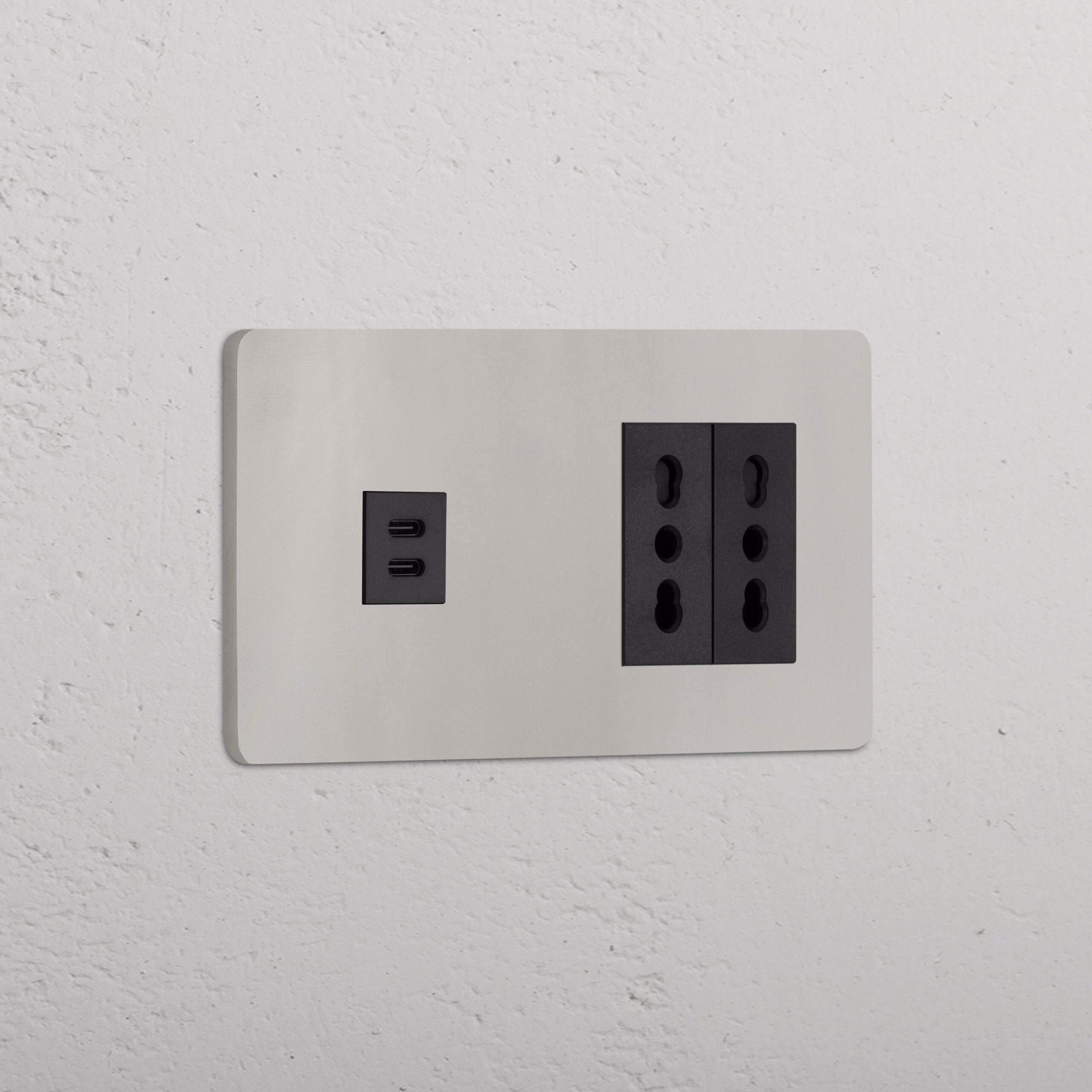 Grove Gniazdo USB-C 30 W i Bipasso x 2 w podwójnej ramce – Polerowany nikiel, Czarny