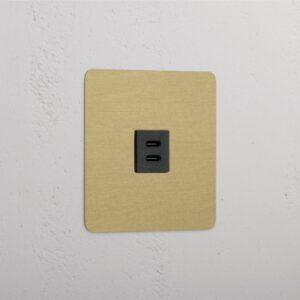 Kew Gniazdo USB-C 30 W w pojedynczej ramce – Antyczny mosiądz, Czarny