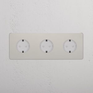 Kew Gniazdo Schuko typu F x 3 w potrójnej ramce – Polerowany nikiel, Biały
