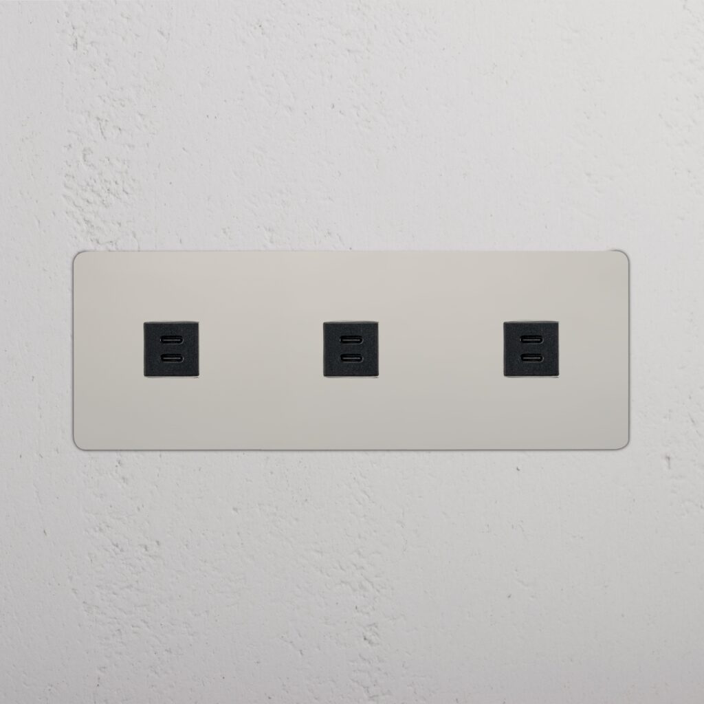 Kew Gniazdo USB-C 30 W x 3 w potrójnej ramce – Polerowany nikiel, Czarny