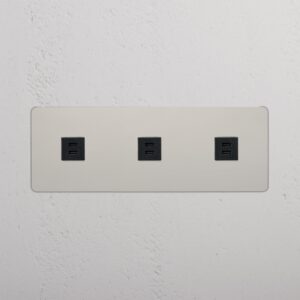 Kew Gniazdo USB-C 30 W x 3 w potrójnej ramce – Polerowany nikiel, Czarny