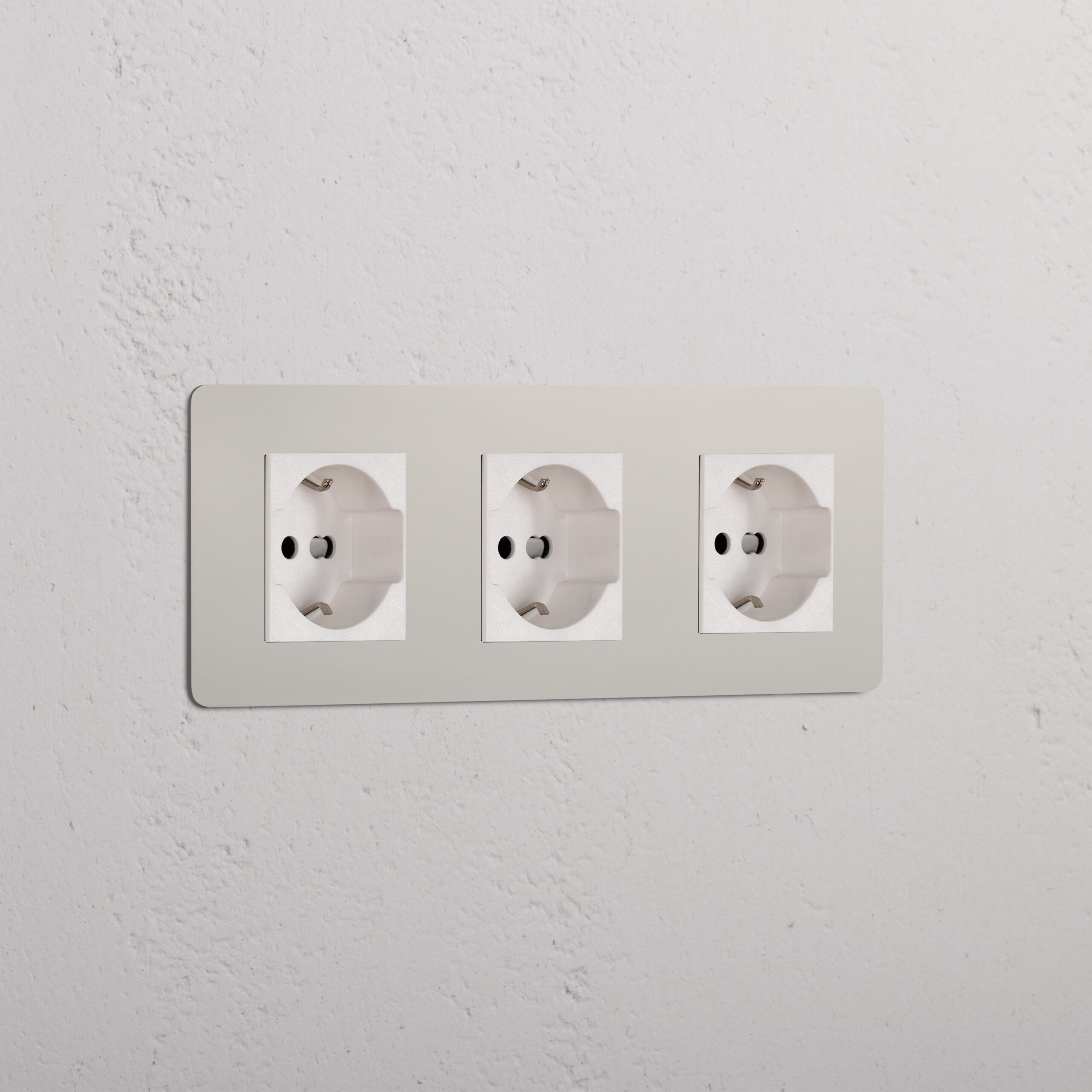 Kew Gniazdo Schuko/Bipasso x 3 w potrójnej ramce – Polerowany nikiel, Biały