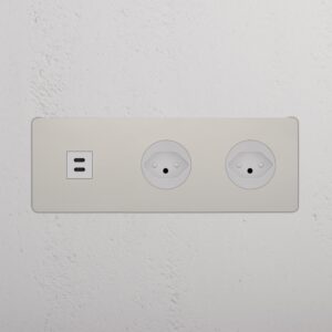 Kew Gniazdo USB-C 30W i szwajcarskie typu J x 2 w potrójnej ramce – Polerowany nikiel, Biały