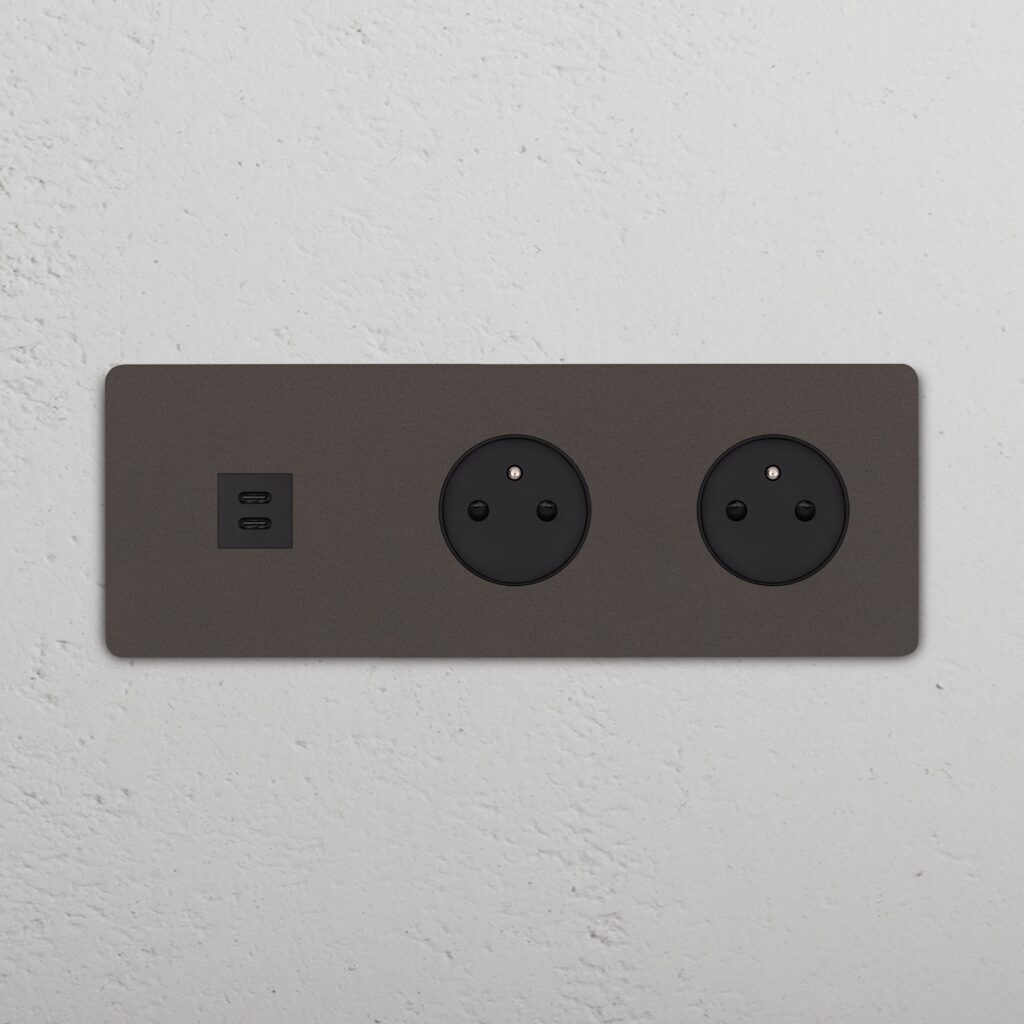 Grove Gniazdo USB-C 30 W i francusko/belgijskie typu E x 2 w potrójnej ramce – Brąz, Czarny