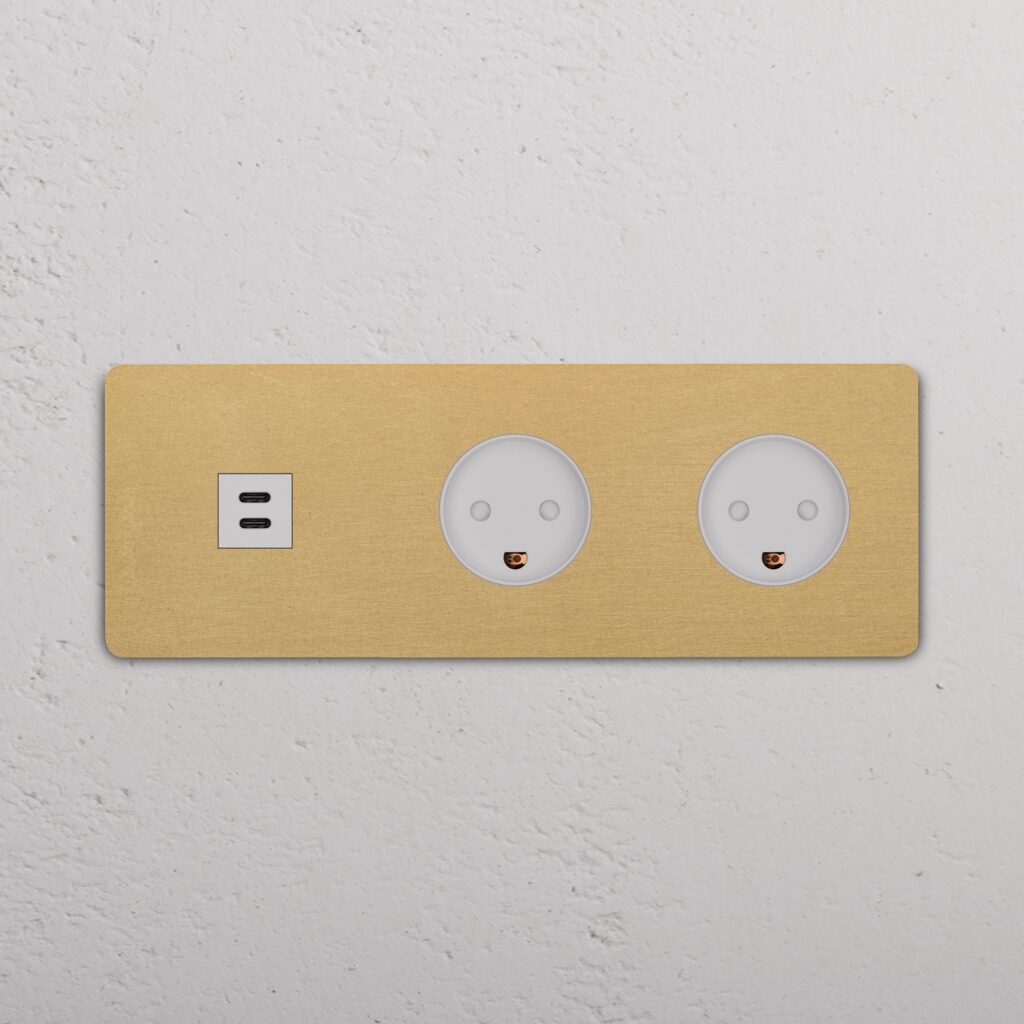 Grove Gniazdo USB-C 30 W i duńskie typu K x 2 w potrójnej ramce – Antyczny mosiądz, Biały
