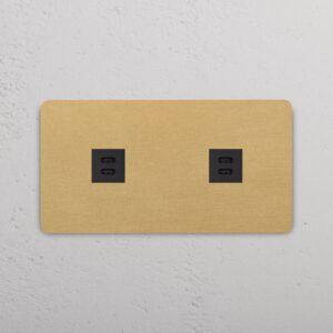 Grove Gniazdo USB-C 30 W x 2 w podwójnej ramce – Antyczny mosiądz, Czarny