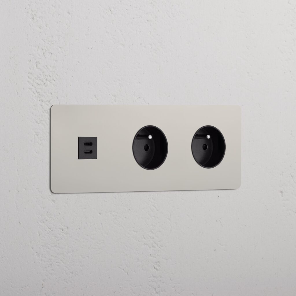 Kew Gniazdo USB-C 30 W i francusko/belgijskie typu E x 2 w potrójnej ramce – Polerowany nikiel, Czarny
