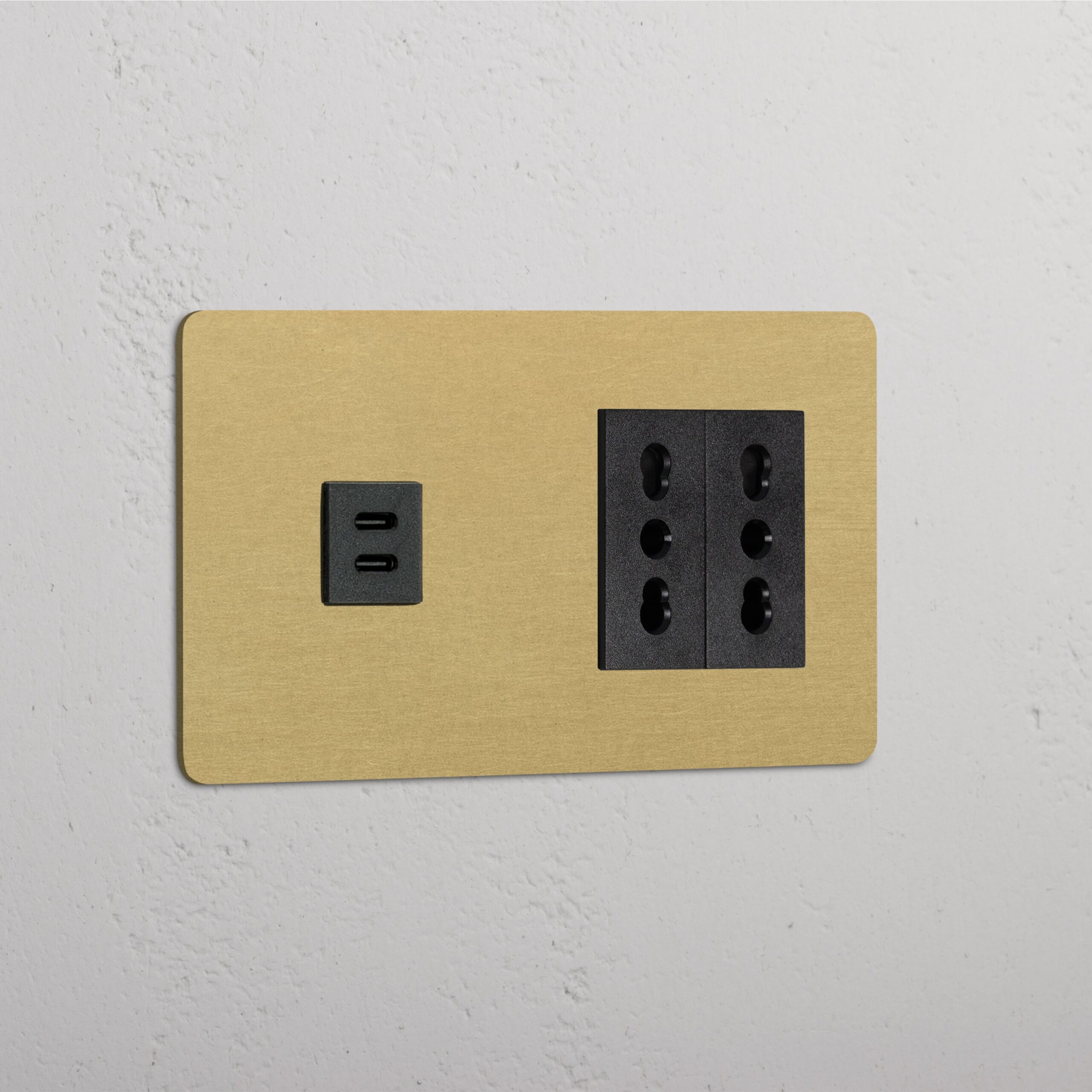Kew Gniazdo USB-C 30 W i Bipasso x 2 w podwójnej ramce – Antyczny mosiądz, Czarny