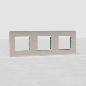 Grove Potrójna ramka modułowa na 3 x 45 mm moduły – Polerowany nikiel