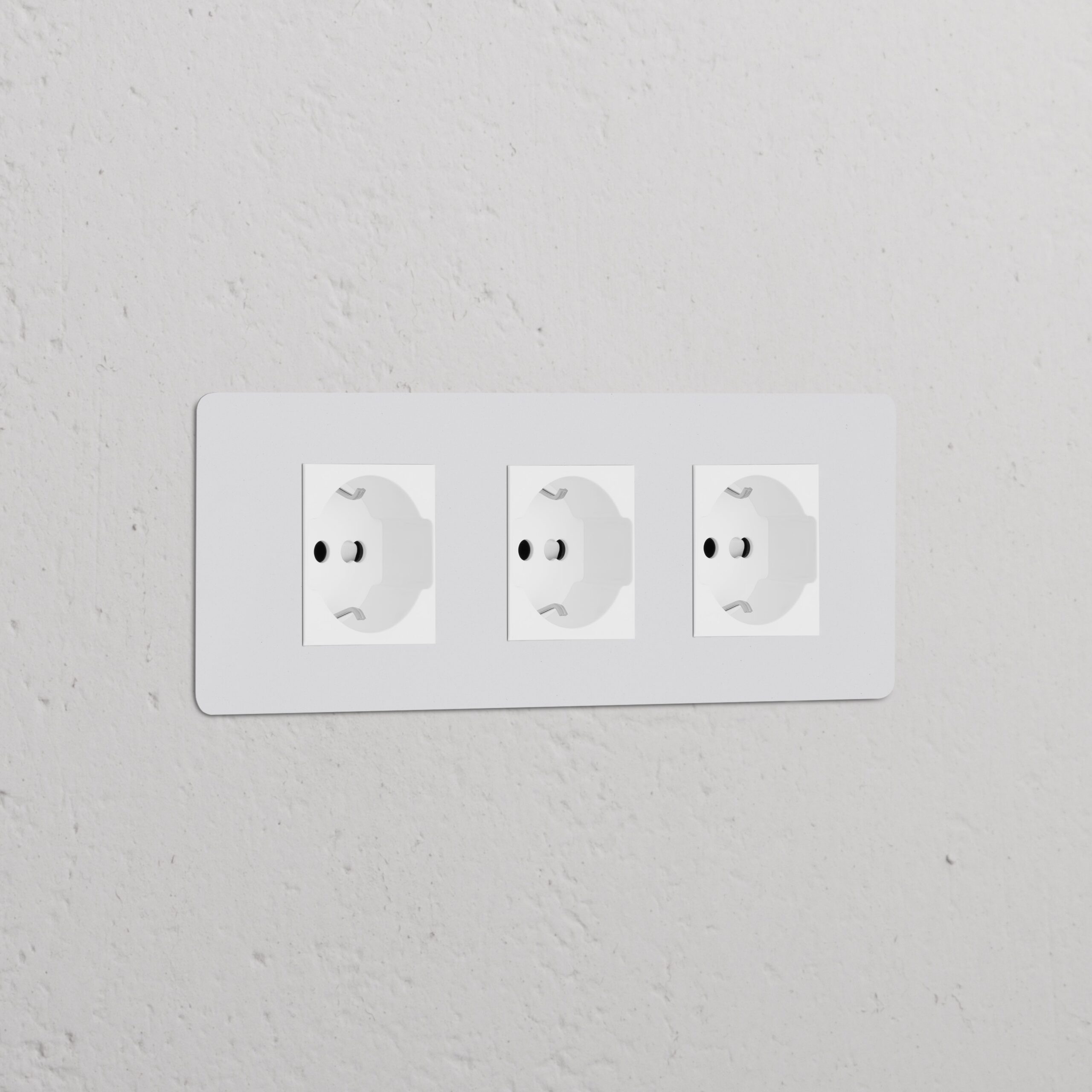 Kew Gniazdo Schuko/Bipasso x 3 w potrójnej ramce – Do malowania, Biały