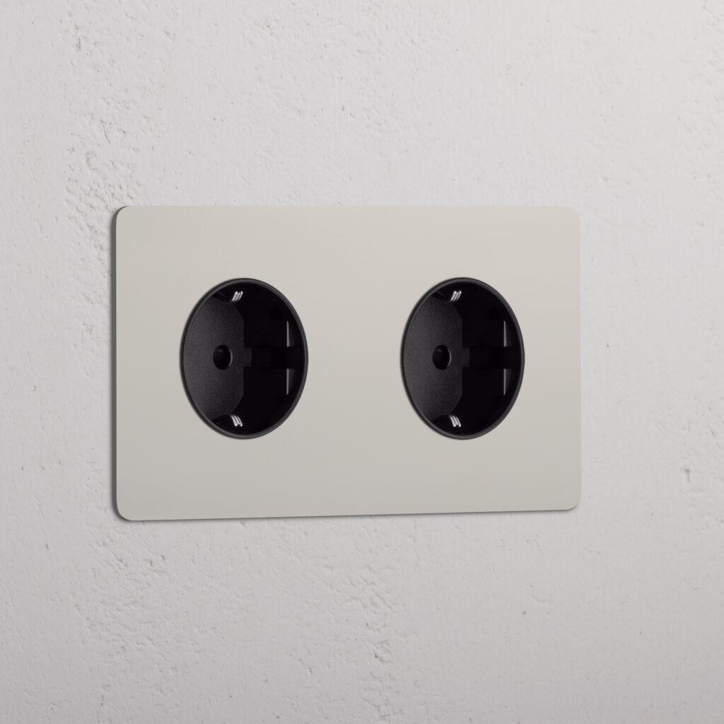 Kew Gniazdo Schuko typu F x 2 w podwójnej ramce – Polerowany nikiel, Czarny