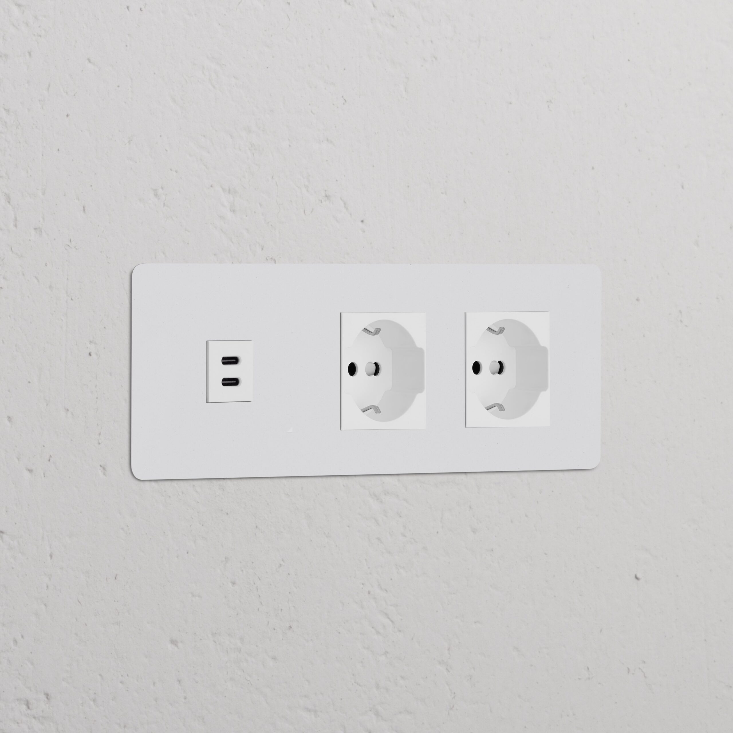 Kew Gniazdo USB-C 30 W i Schuko/Bipasso x 2 w potrójnej ramce – Do malowania, Biały