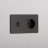 Grove Gniazdo USB-C 30 W i Schuko/Bipasso w podwójnej ramce – Brąz, Czarny