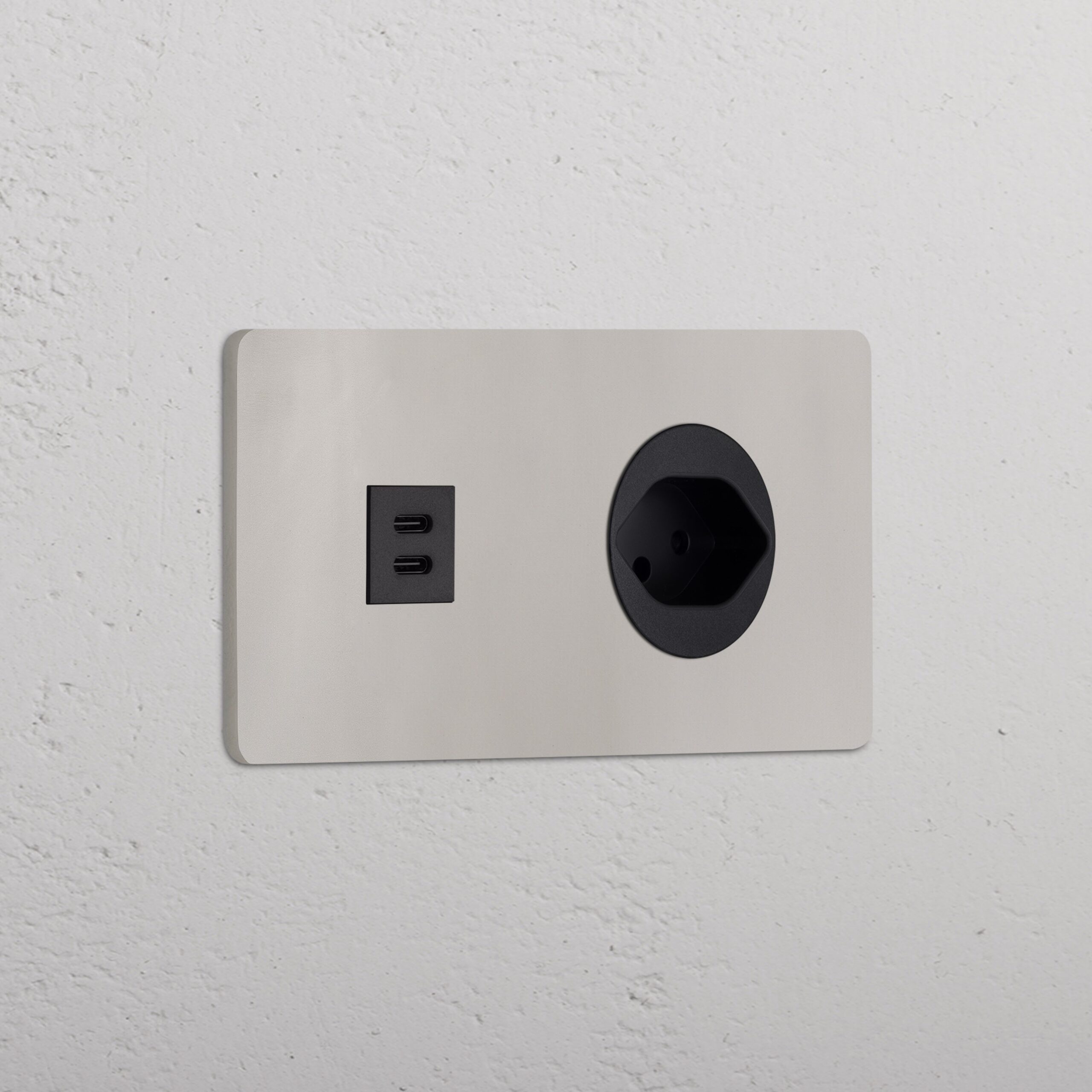 Grove Gniazdo USB-C 30W i szwajcarskie typu J w podwójnej ramce – Polerowany nikiel, Czarny