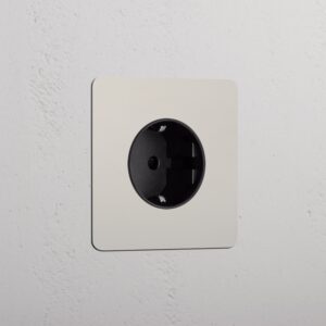 Kew Gniazdo Schuko typu F w pojedynczej ramce – Polerowany nikiel, Czarny