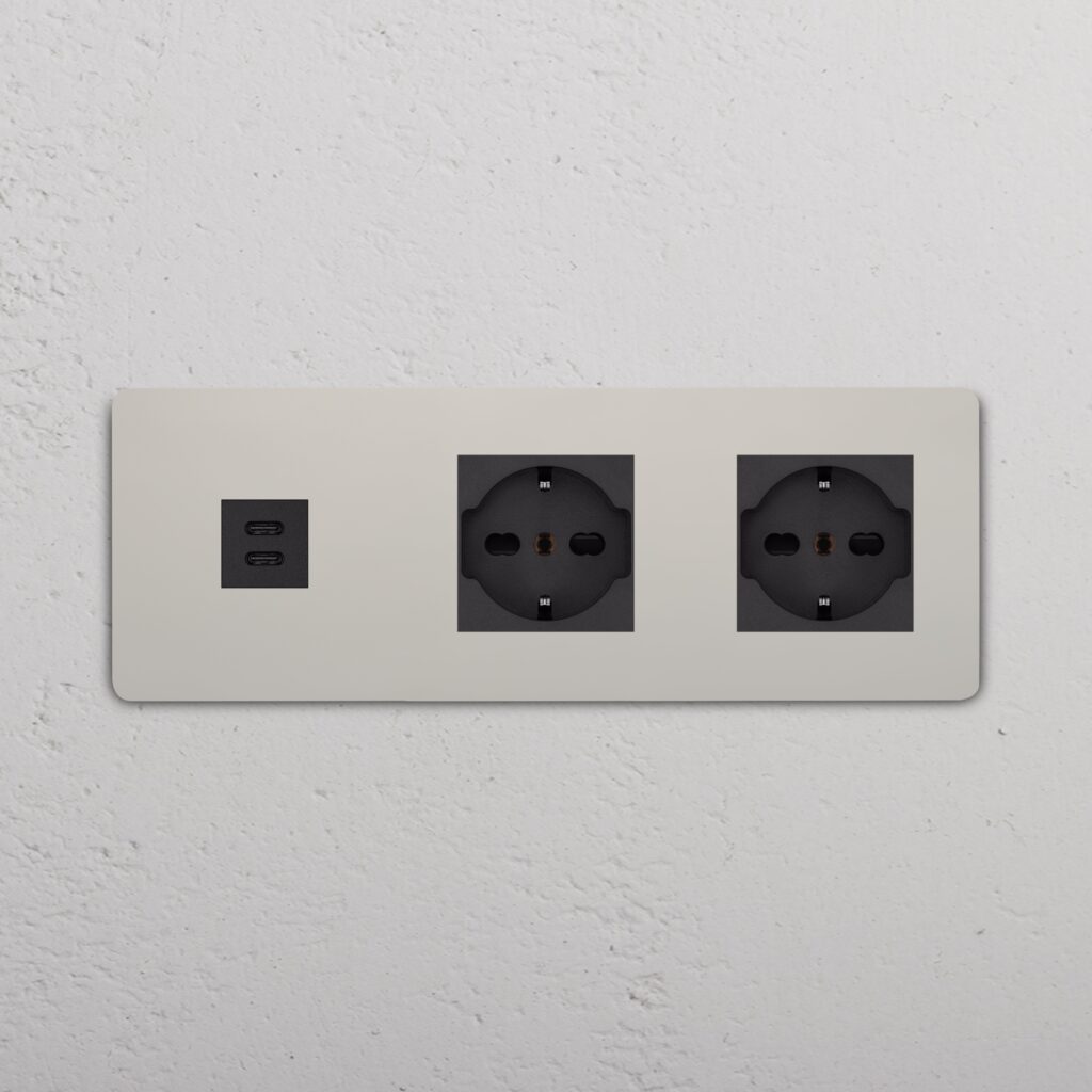 Grove Gniazdo USB-C 30 W i Schuko/Bipasso x 2 w potrójnej ramce – Polerowany nikiel, Czarny