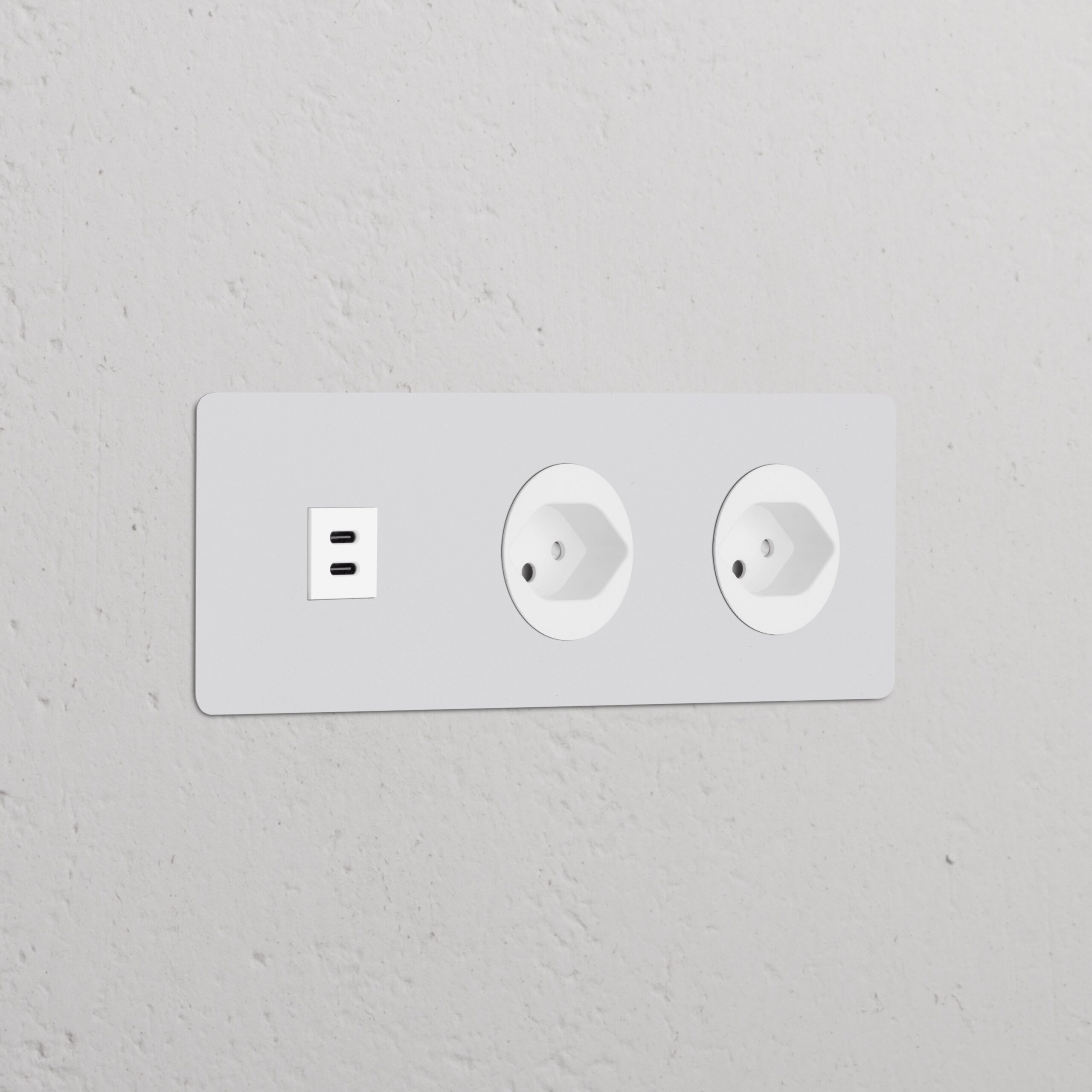 Kew Gniazdo USB-C 30W i szwajcarskie typu J x 2 w potrójnej ramce – Do malowania, Biały