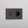 Grove Gniazdo USB-C 30W i szwajcarskie typu J w podwójnej ramce – Brąz, Czarny