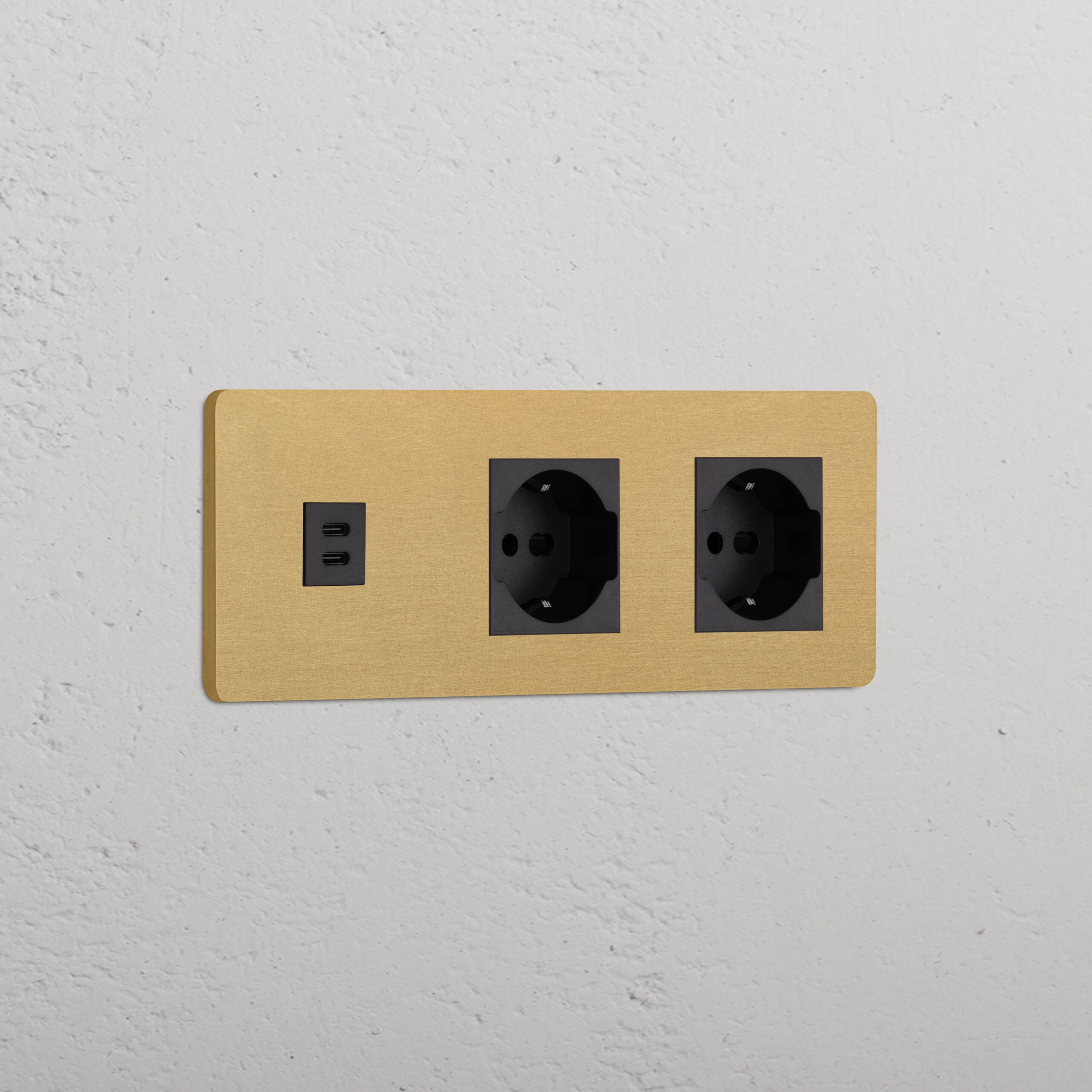 Grove Gniazdo USB-C 30 W i Schuko/Bipasso x 2 w potrójnej ramce – Antyczny mosiądz, Czarny