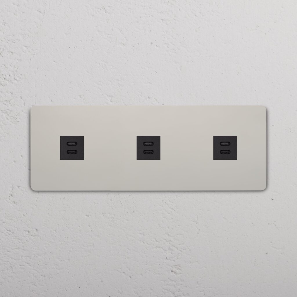 Grove Gniazdo USB-C 30 W x 3 w potrójnej ramce – Polerowany nikiel, Czarny