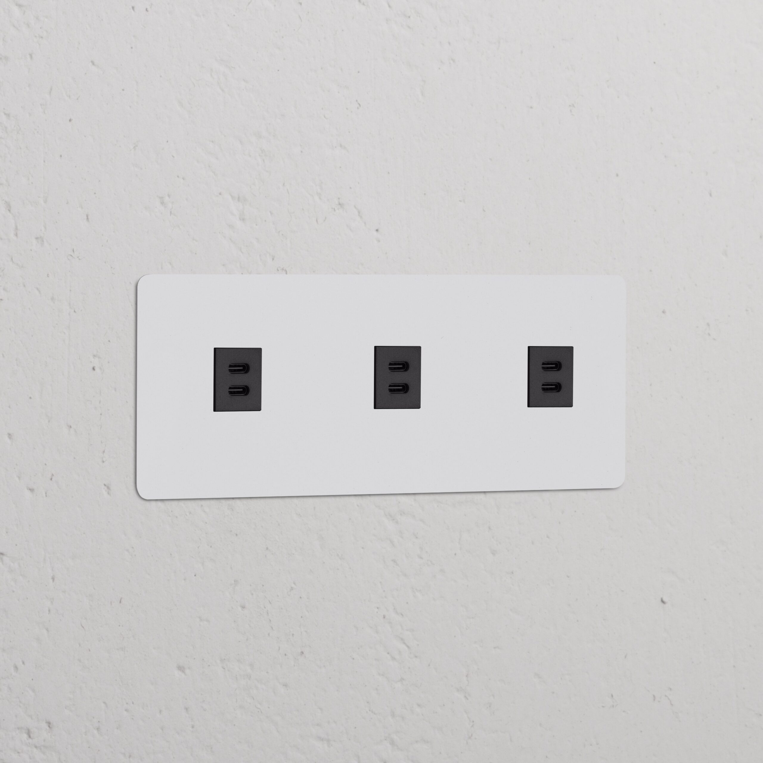 Kew Gniazdo USB-C 30 W x 3 w potrójnej ramce – Do malowania, Czarny