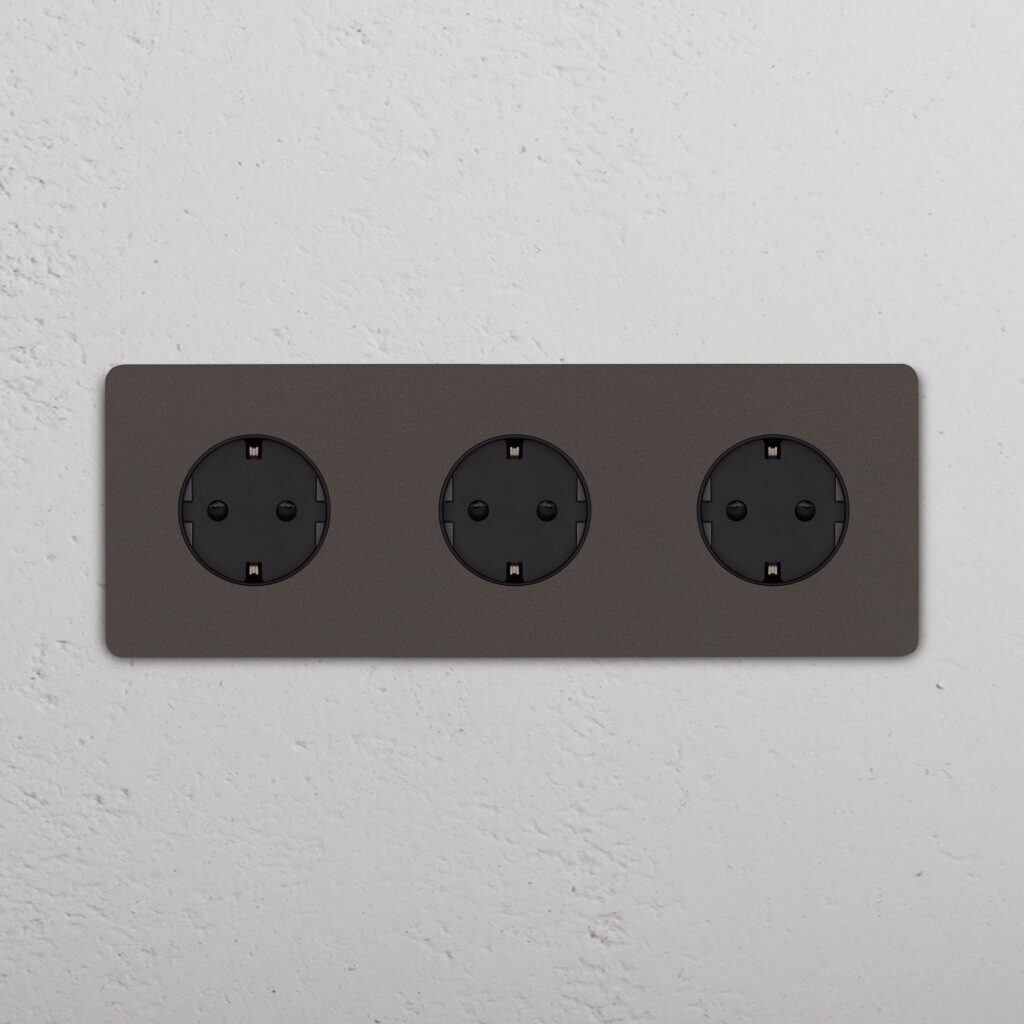 Grove Gniazdo Schuko typu F x 3 w potrójnej ramce – Brąz, Czarny