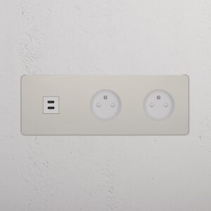Kew Gniazdo USB-C 30 W i francusko/belgijskie typu E x 2 w potrójnej ramce – Polerowany nikiel, Biały
