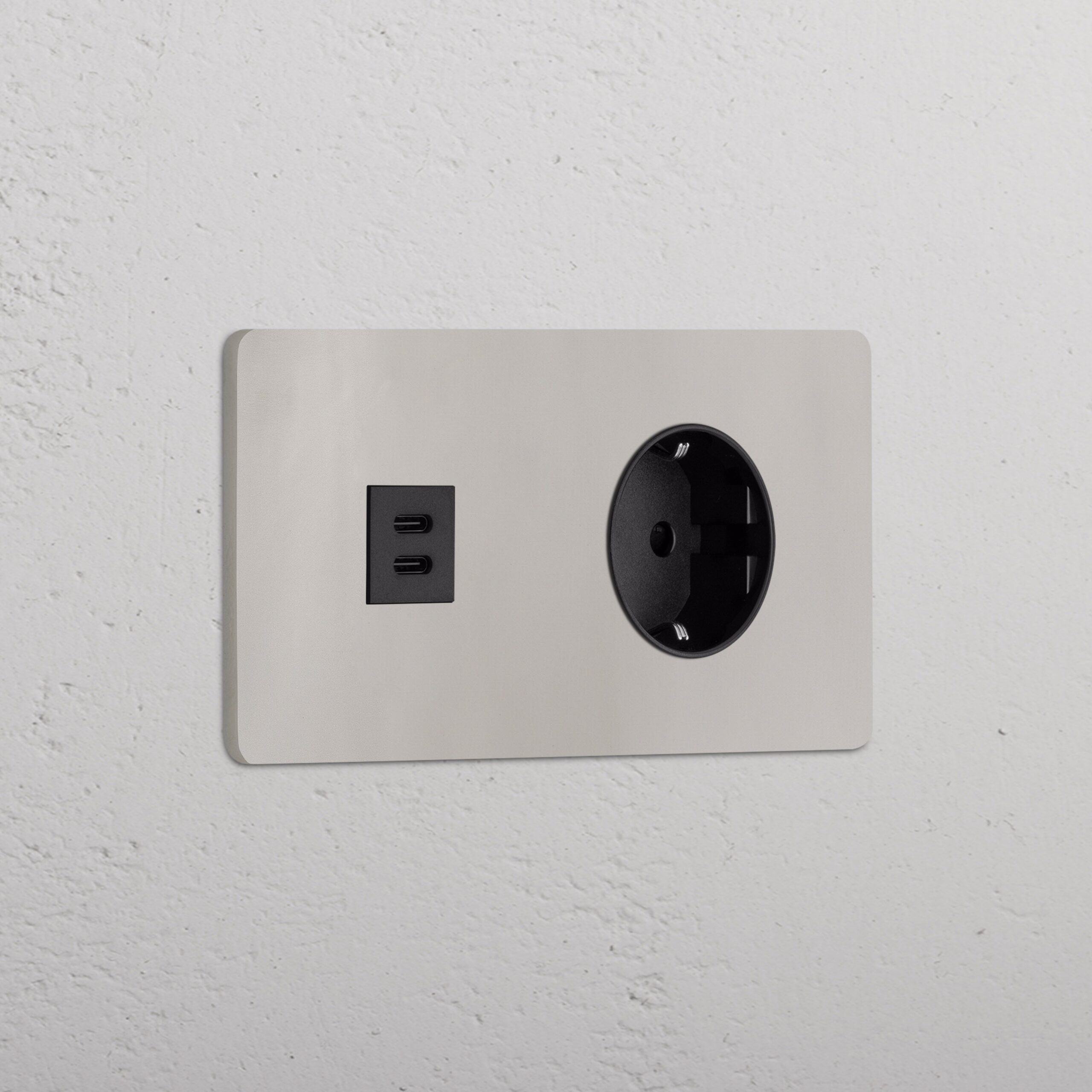 Grove Gniazdo USB-C 30 W i Schuko typu F x 2 w podwójnej ramce – Polerowany nikiel, Czarny