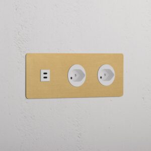 Kew Gniazdo USB-C 30W i szwajcarskie typu J x 2 w potrójnej ramce – Antyczny mosiądz, Biały