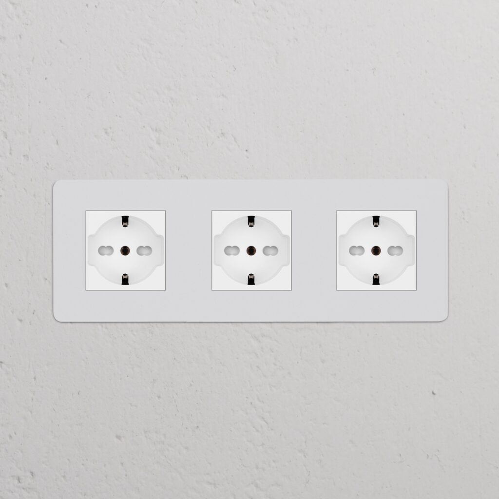 Kew Gniazdo Schuko/Bipasso x 3 w potrójnej ramce – Do malowania, Biały