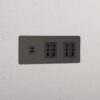 Kew Gniazdo USB-C 30 W i Bipasso x 4 w potrójnej ramce – Brąz, Czarny