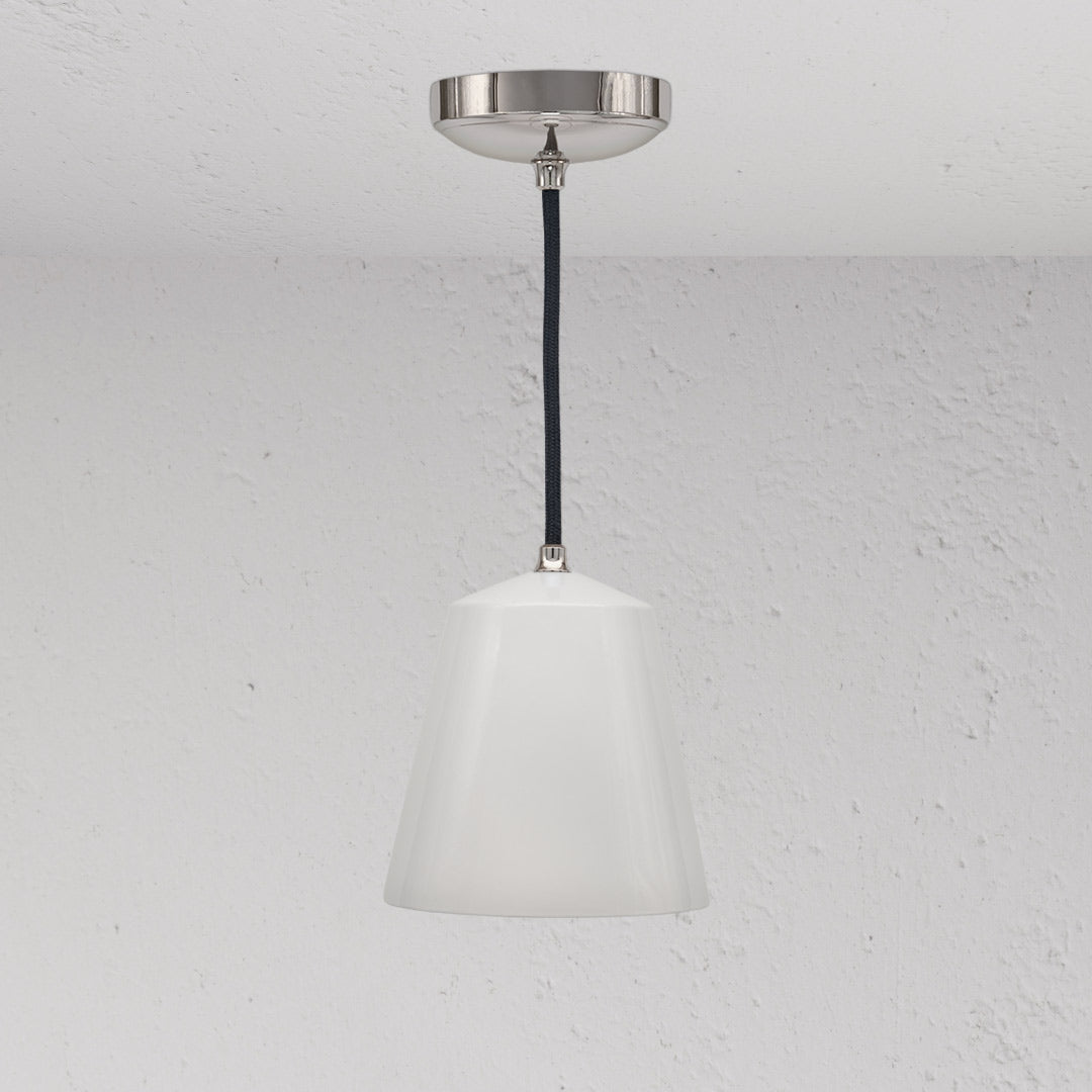Richmond średnia lampa wisząca z delikatną porcelaną – Polerowany nikiel
