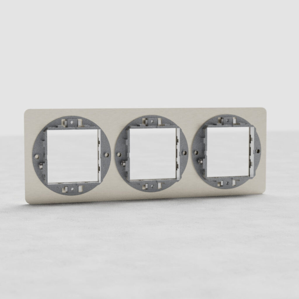 Kew Potrójna ramka modułowa 45 mm – Satynowy nikiel