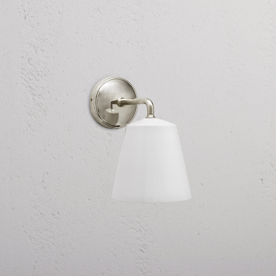 Richmond średni kinkiet ścienny z delikatną porcelaną – Polerowany nikiel